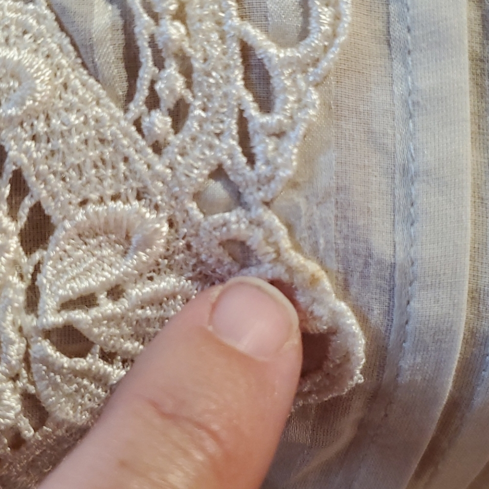 Bebe ruffle crochet top M - Picture 3 of 7